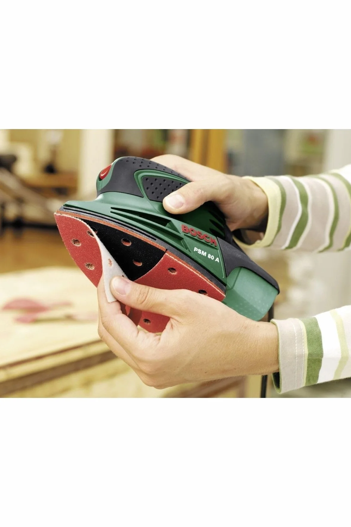 Bosch multilijadora PSM 80 A (80 W, velocidad de vibración 20.000 min-1, superficie de lijado 104 cm², 3 hojas de lija RedWood, maletín)