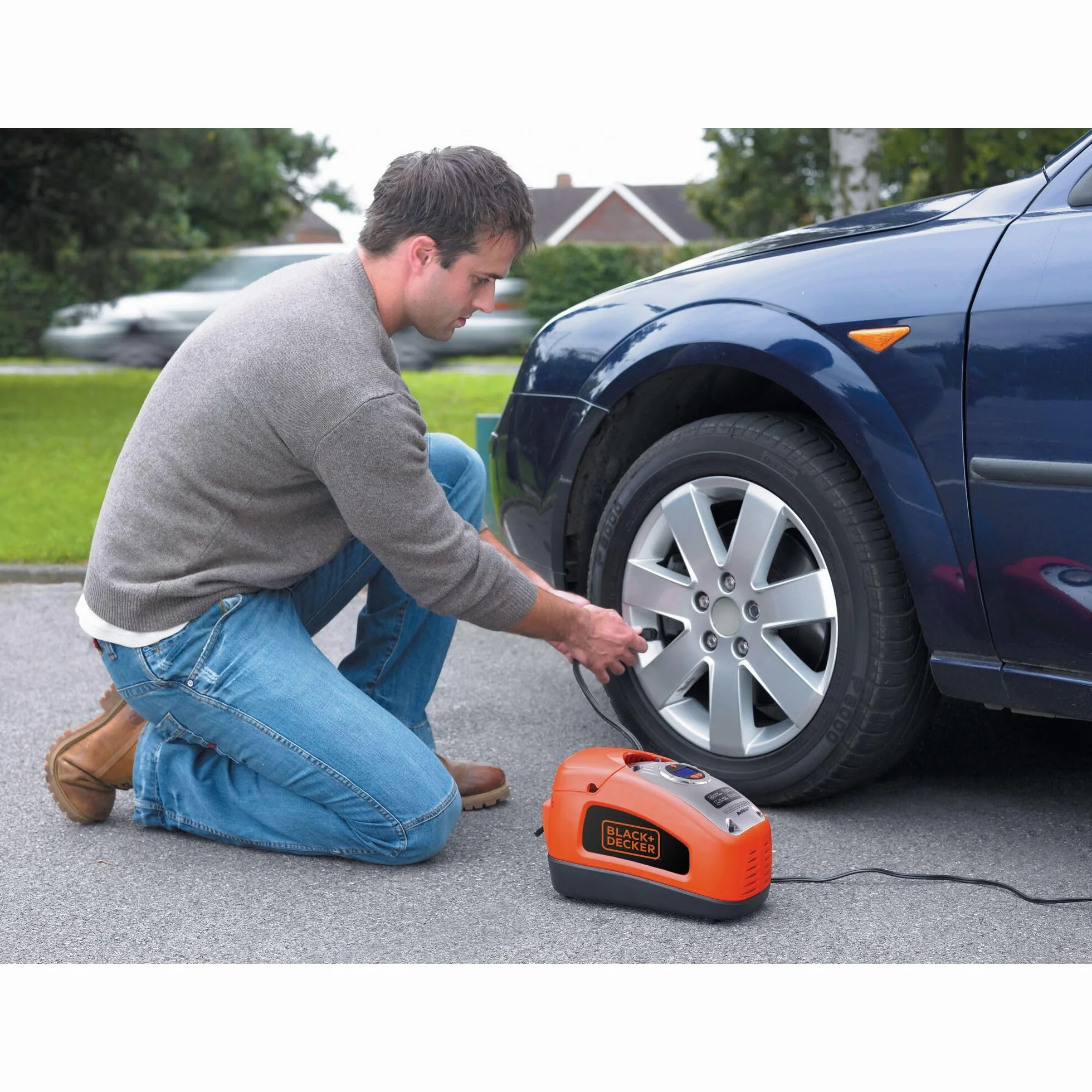 BLACK+DECKER Compresor de Aire Inflador con Cable, Potencia 160 PSI, Alimentación eléctrica 230V o corriente de coche CC 12V, Ajuste Digital de Presión, Auto-Apagado, ASI300-QS