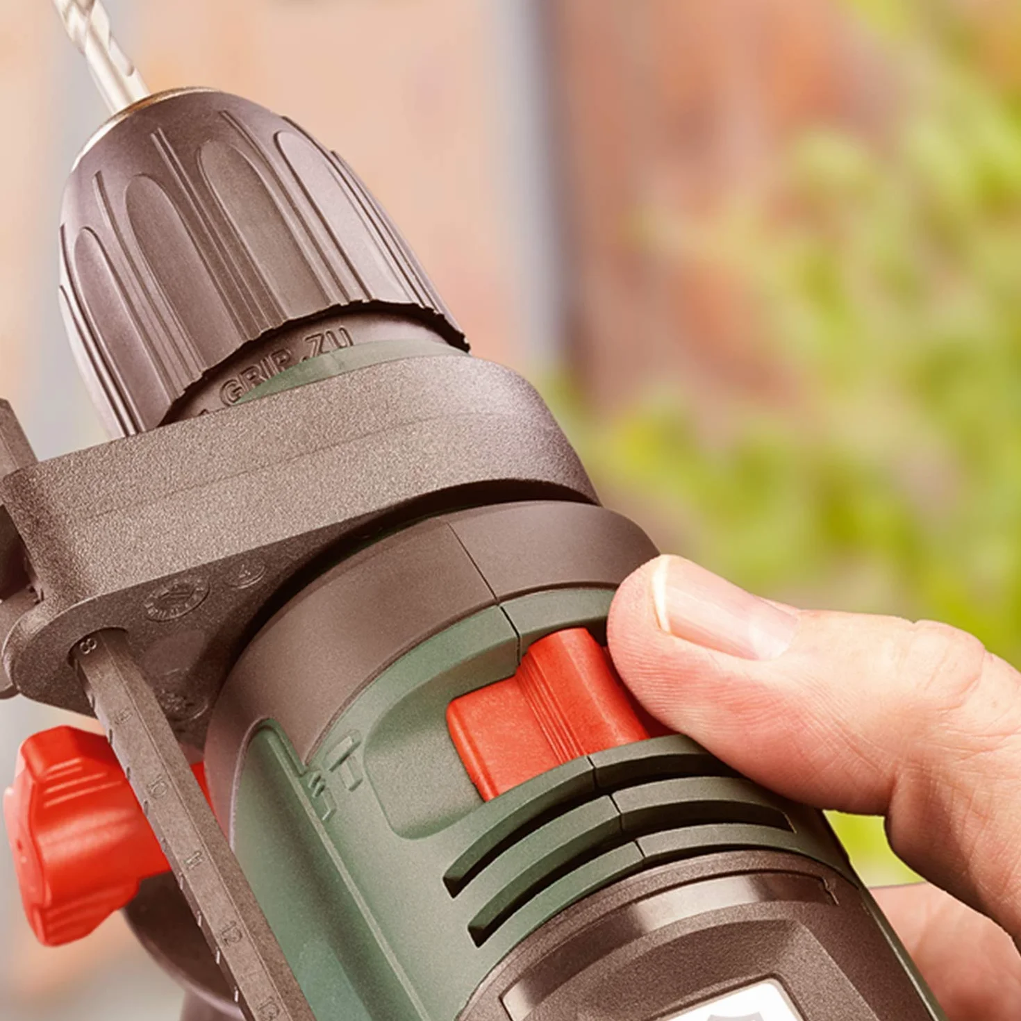 Bosch Taladro percutor UniversalImpact 800 (800 vatios, maletín)