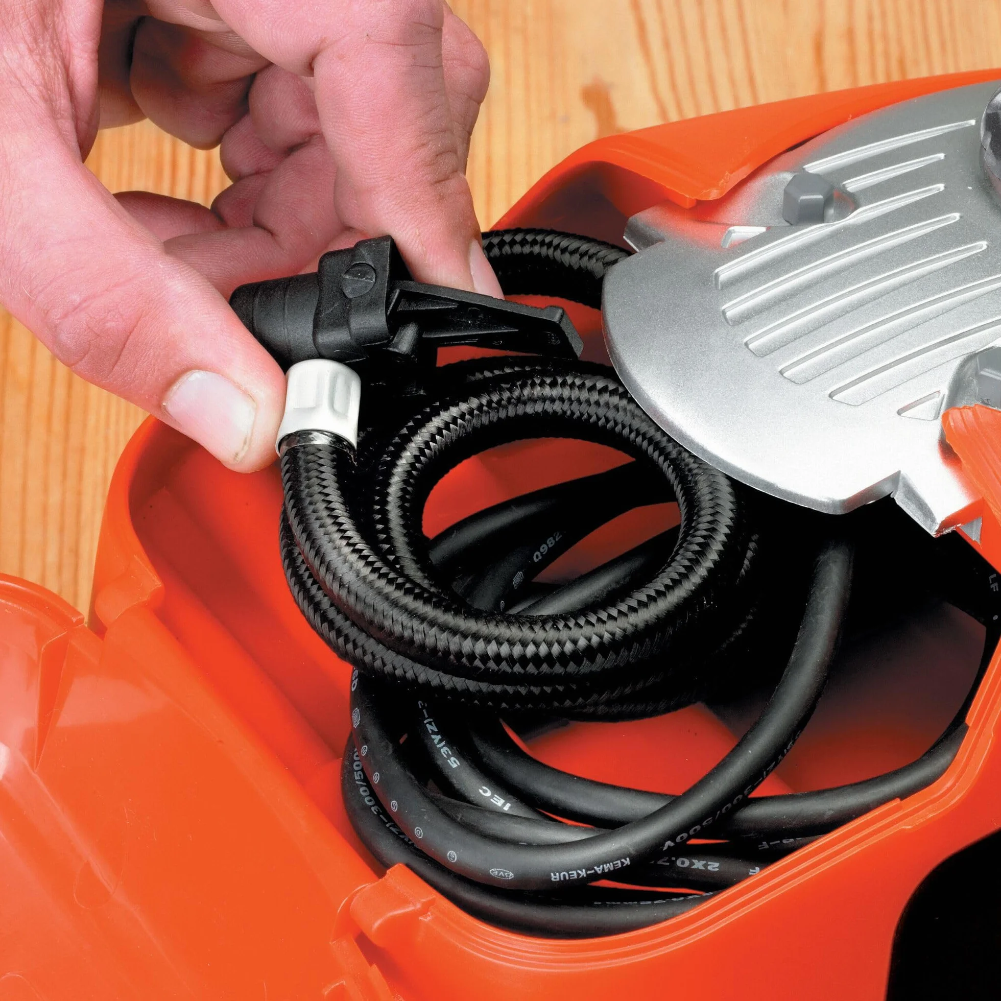 BLACK+DECKER Compresor de Aire Inflador con Cable, Potencia 160 PSI, Alimentación eléctrica 230V o corriente de coche CC 12V, Ajuste Digital de Presión, Auto-Apagado, ASI300-QS