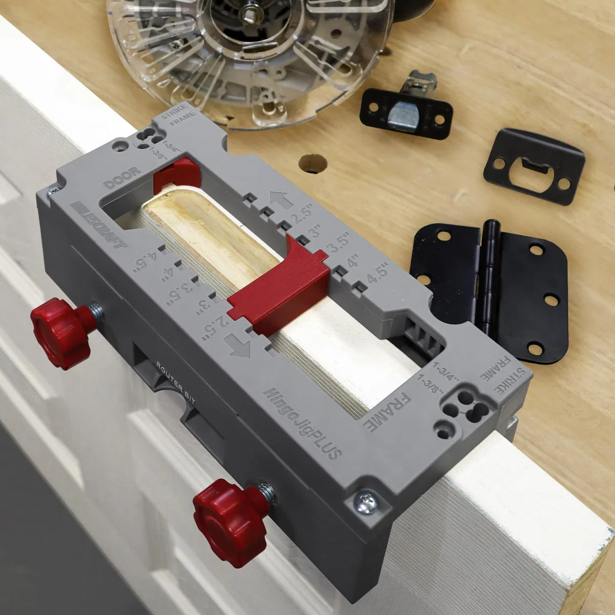 Milescraft 1229 Hinge Jig Plus - Doble sujeción de bisagra de puerta Jig Mortaja de bisagra de puerta Kit completo de instalación de bisagras Rout Mortajas de 6.3 cm a 11.4 cm. Placas de cierre y