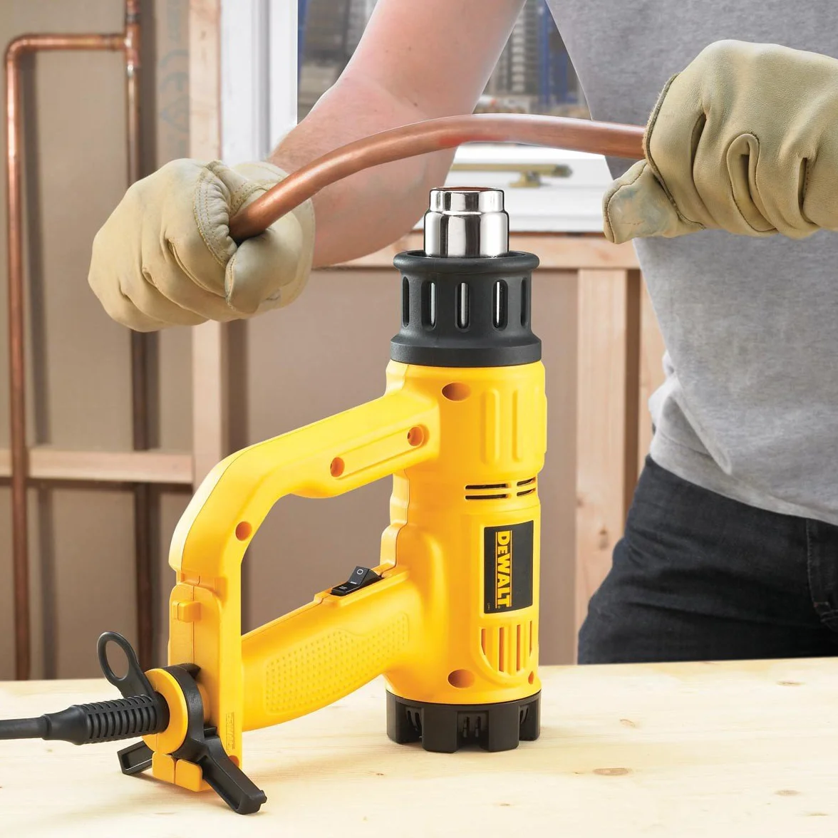 DEWALT D26411-QS - Pistola de Aire Caliente 1800W, Temperatura Ajustable 50º- 600ºC, Herramienta Eléctrica para Decapado de Pintura, Bricolaje y Reparaciones Profesionales