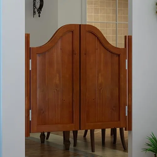 Puerta oscilante de madera estilo occidental, diseño atemporal para un fácil acceso, perfecta para cocina o bar