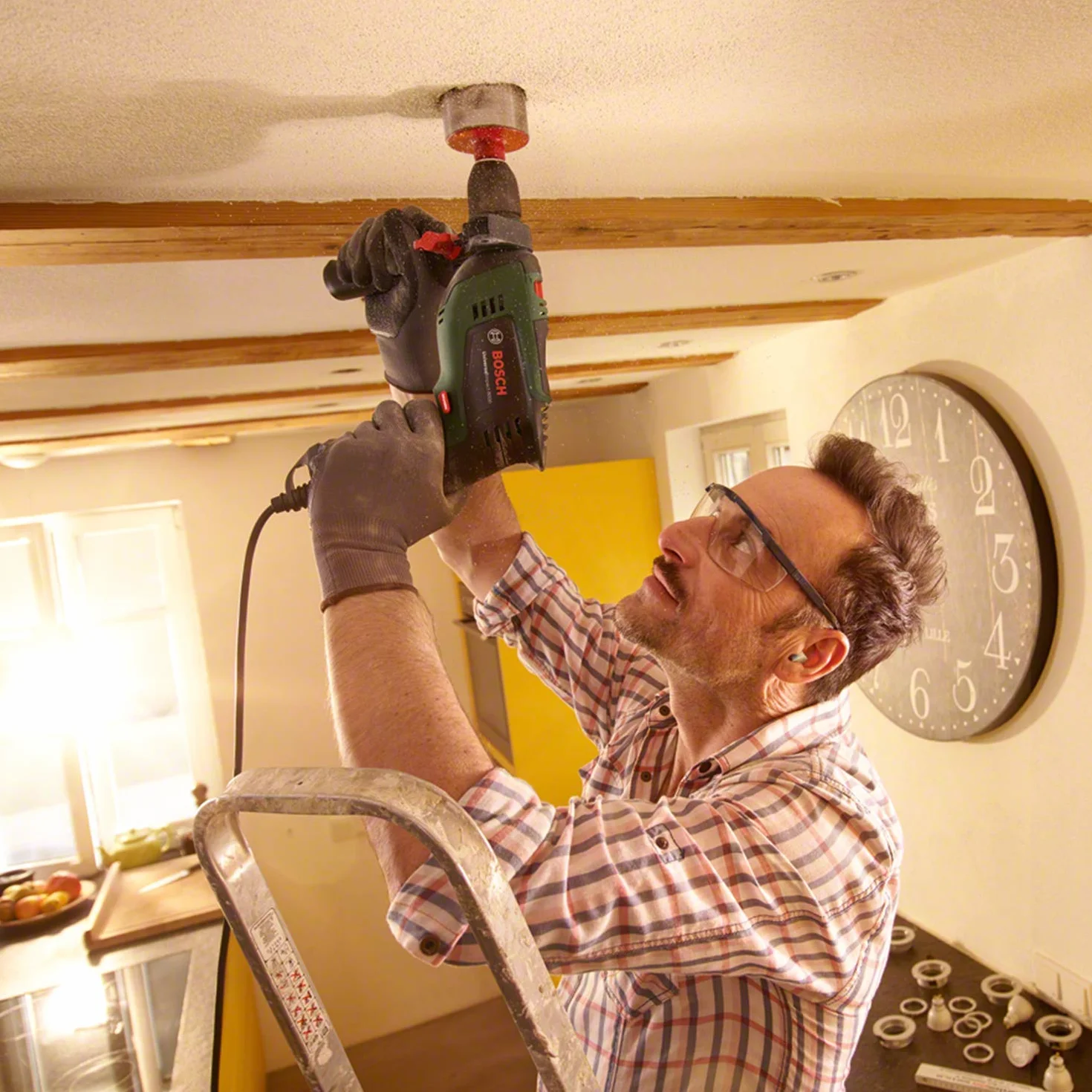 Bosch Taladro percutor UniversalImpact 800 (800 vatios, maletín)