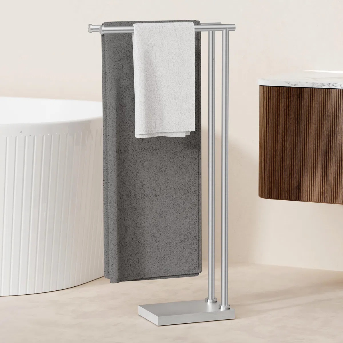 KES Toalleros de pie para baño con base 3 veces más gruesa, soporte para toallas de 2 niveles para suelo de baño, diseño estable mejorado, acabado cepillado de acero inoxidable 18/8 de grado