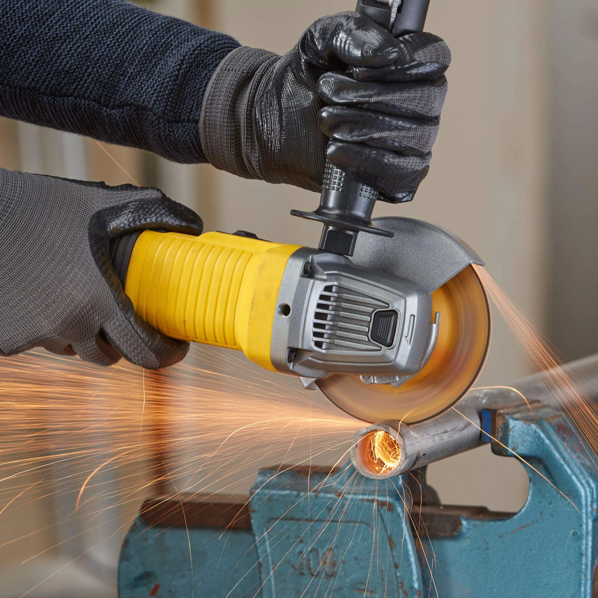 STANLEY FATMAX FMEG210-QS - Amoladora 115mm eléctrica de 850W, 12.000 rpm
