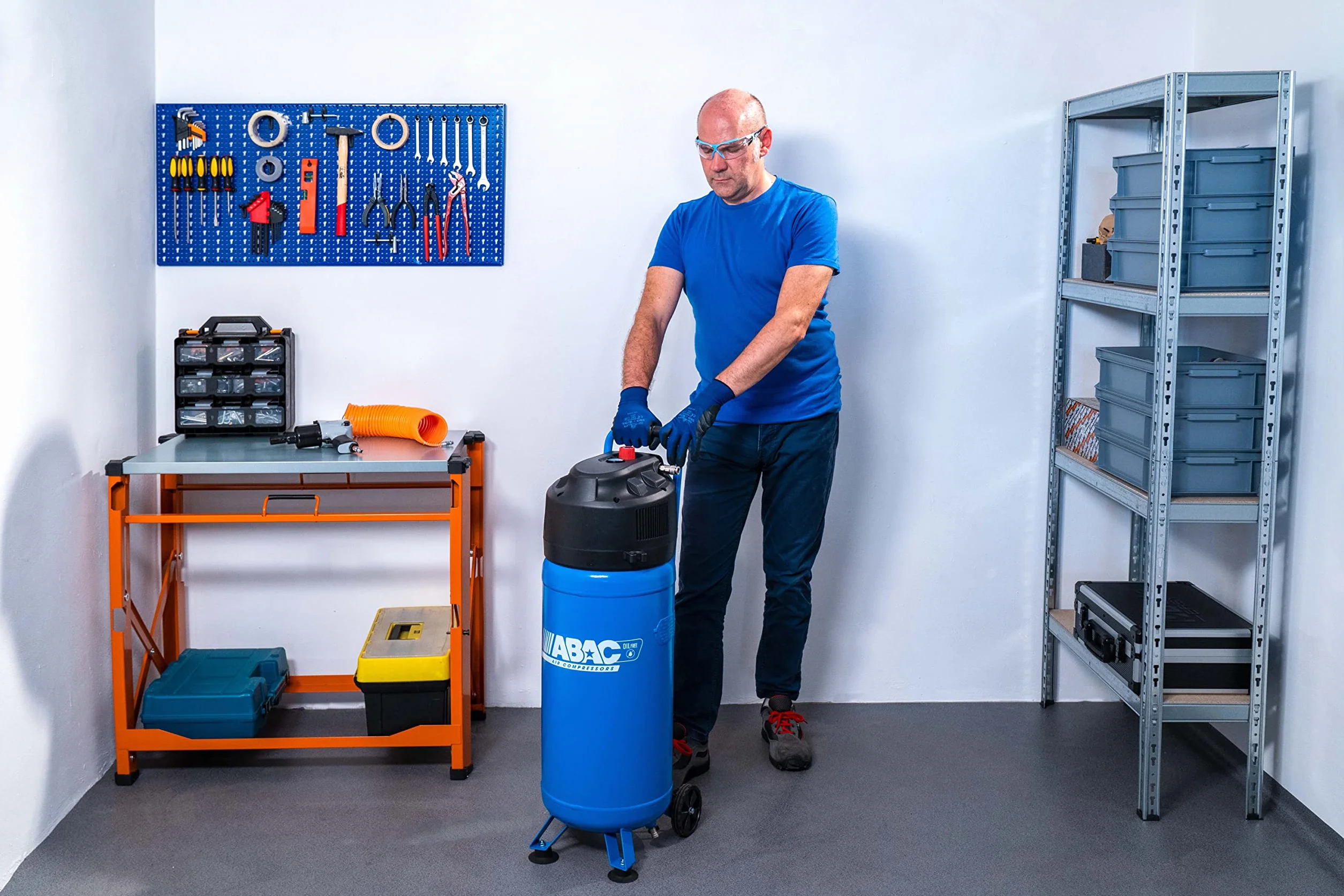 Compresor de aire vertical ABAC EASE-AIR 50V, Compresor de aire sin aceite, Presión máxima 10 bar, Potencia 2 hp, Depósito 50 litros, Nivel sonoro 97 dB (A)