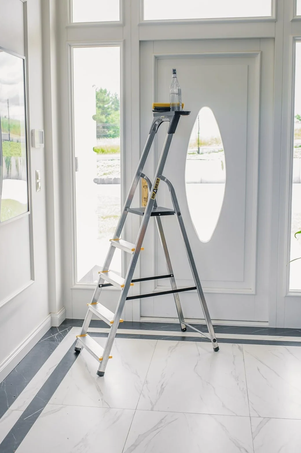 Escalera de aluminio 5 pisadas Trade & DIY | Escalera ligera