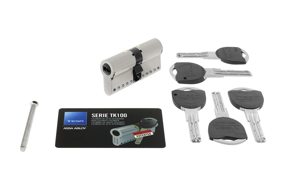 Tesa Assa Abloy, MK153050N, Cilindro de Alta Seguridad, TK100, Doble Embrague, Leva Corta, Llave - Llave, Niquelado, 30 x 50 mm